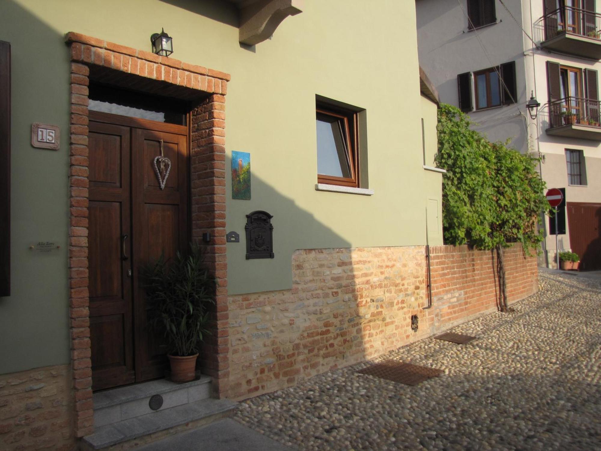 Alla Torre - Nel Cuore Del Borgo Storico Castagnole delle Lanze Exterior foto